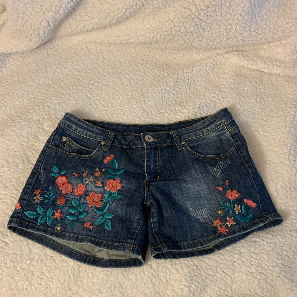 Stetson Floral Embroidered Jean Shorts size 8